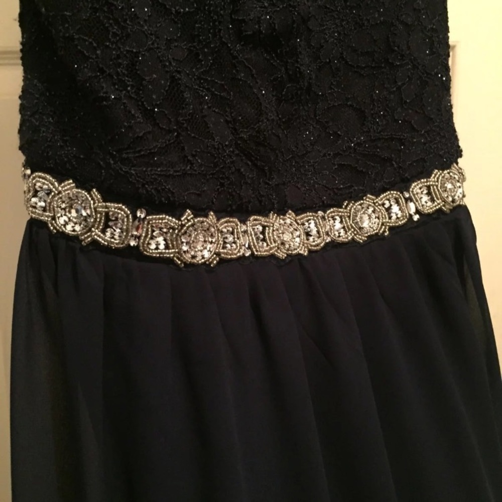 Dress - Picture 3 of 4